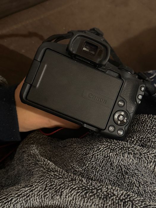 Canon EOS R50 — como nova