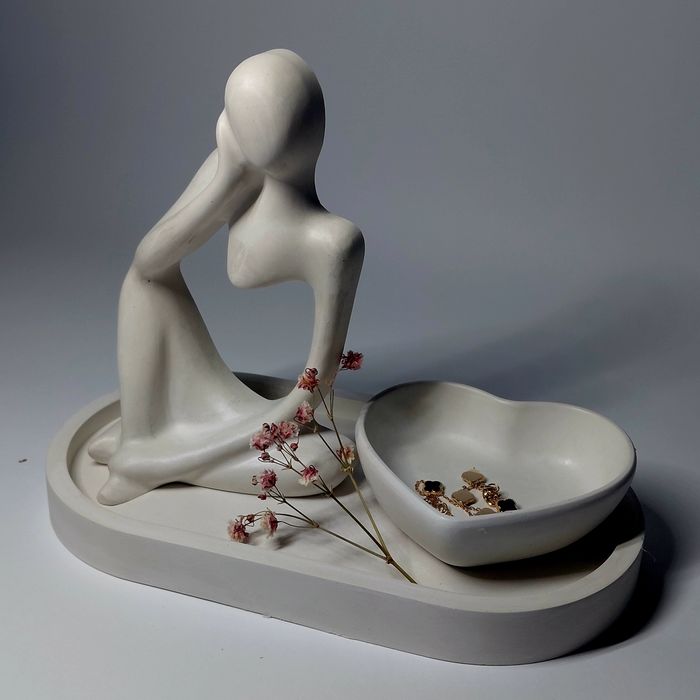 Декоративна гіпсова скульптура з кашпо “Думка”