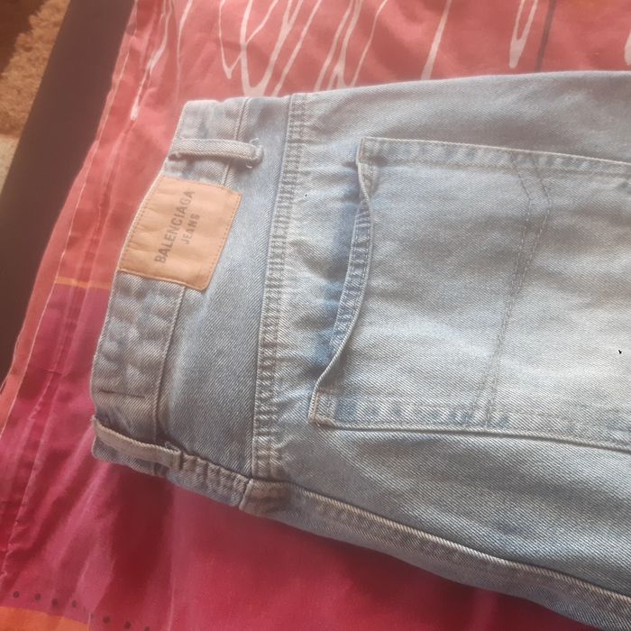 Przepiękne i stylowe spodnie Balenciaga.