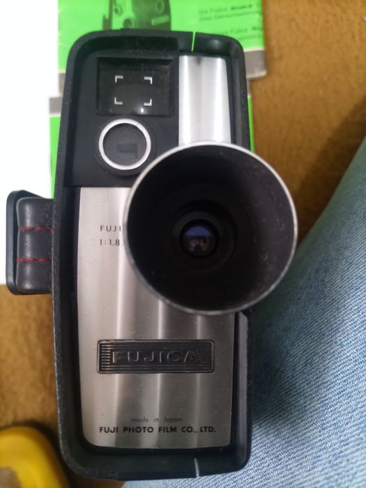 Maq. de filmar antiga de coleção fujica