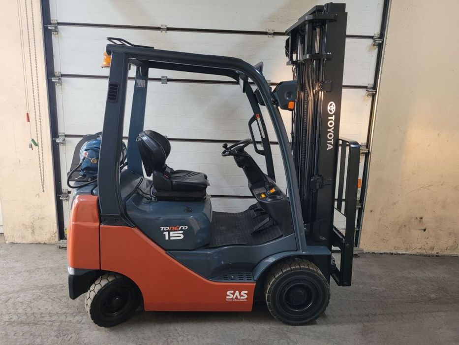 Навантажувач вилковий, газовий 1.5 тонн
 Toyota  02-8FGF15