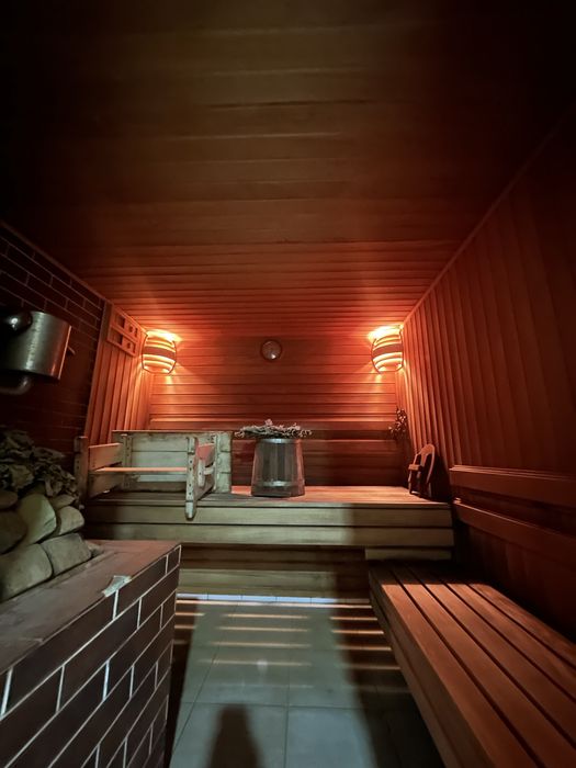 Продається чудовий будинок з басейном