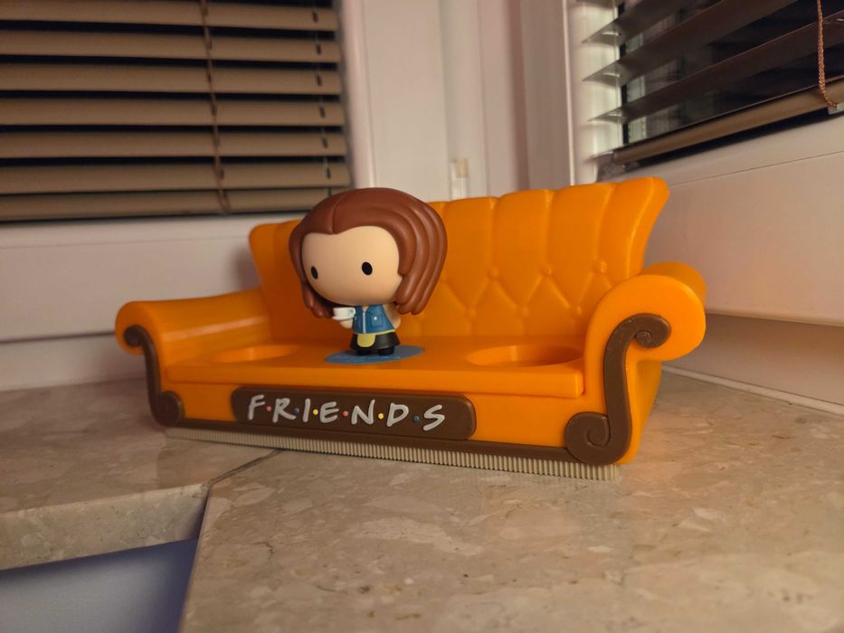 Stojak Sofa na figurki Friends z McDonalds
