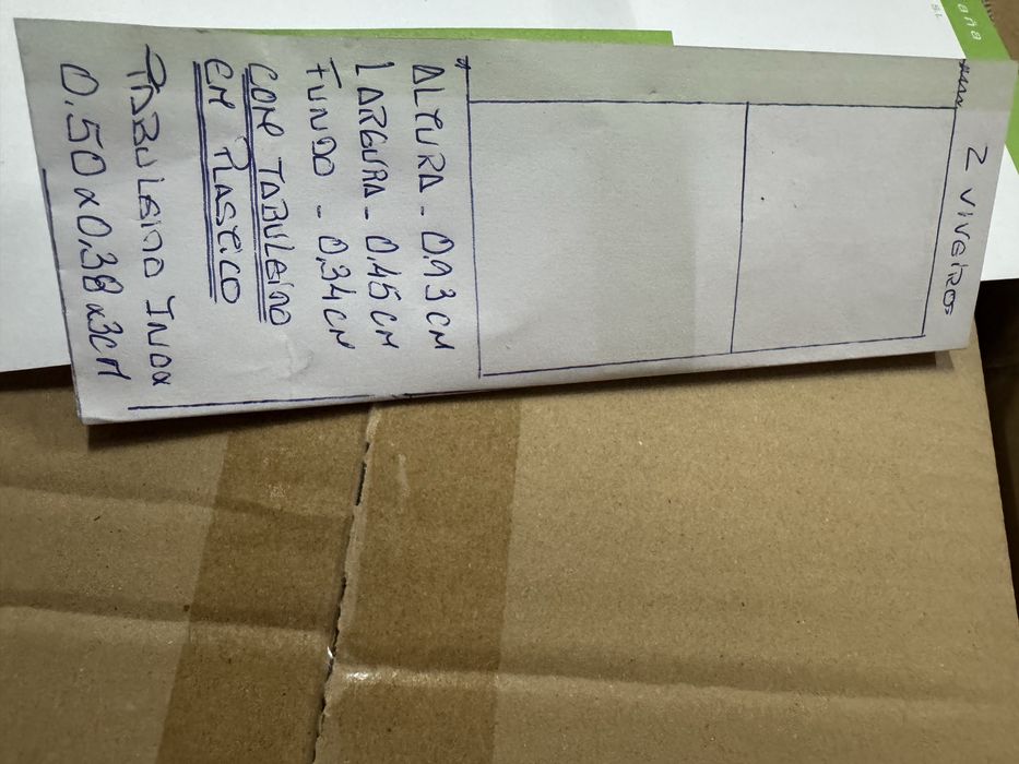 Viveiros completos , mas esta dividido em 2 com um tabuleiro em chapa !!