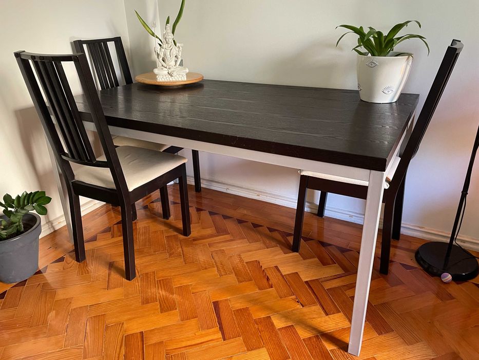 Mesa de jantar com 4 cadeiras