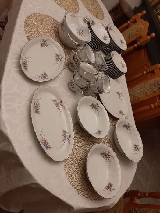 Serwis obiadowy 12 osób porcelana Wałbrzych 55 elementów