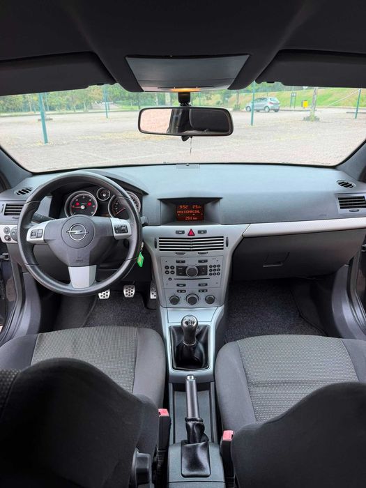 Opel Astra GTC 1.7
