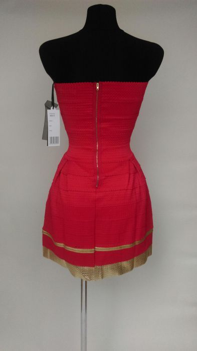 Piekna sukienka czerwona dopasowana