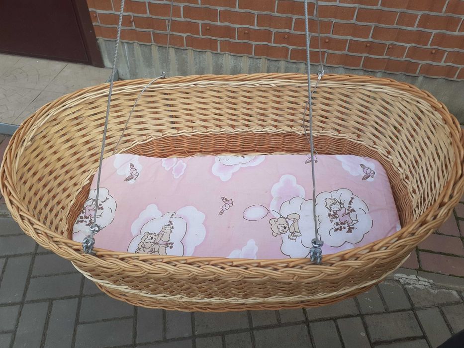 люлька з лози для немовляти