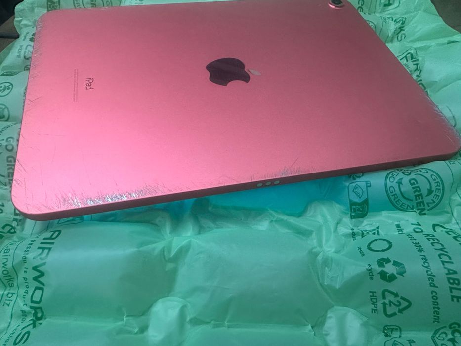 iPad 10 10.9" 2023 Wi-Fi 64гб подряпини на корпусі