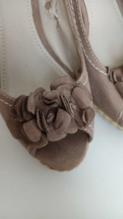 Damskie buty na koturnie r. 36