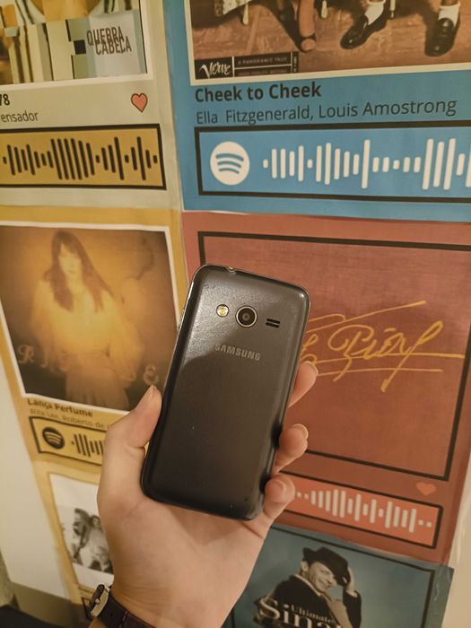 Samsung Duos Antigo (Desbloqueado / Dual SIM) – Ideal para Coleção ou Peças