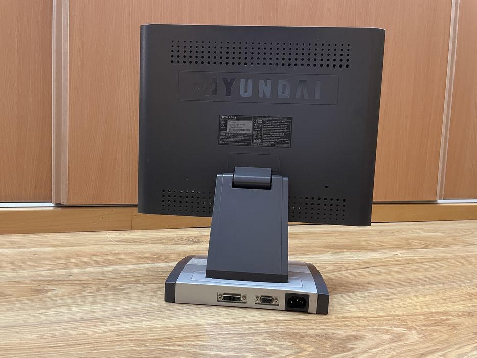 Monitor LCD Hyundai 17” – funcional e económico