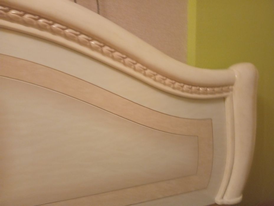 Włoska sypialnia, łóżko