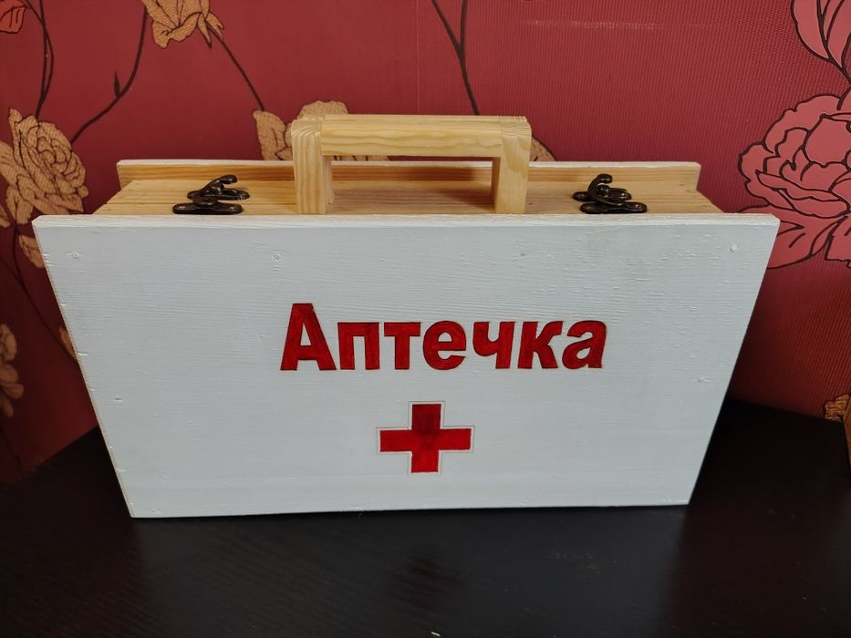 Дерев'яна шкатулка ( сувенір)