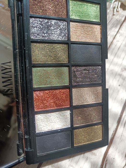 Isamaya paleta cieni, cienie