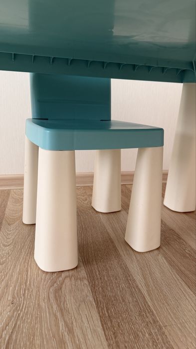 Продам детский стол и стул