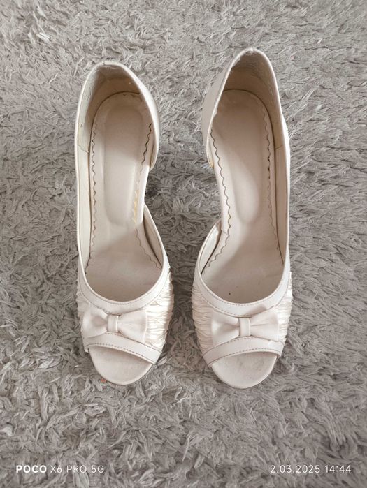 Buty na obcasie rozmiar 38 + gratis fleki