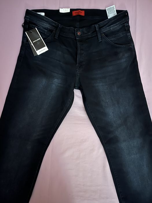 Wyprzedaż spodnie męskie Jack Jones.