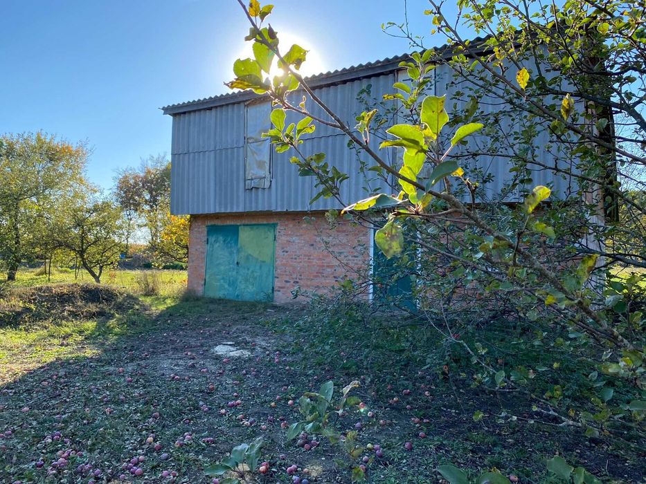 Продам земельну ділянку з будинком