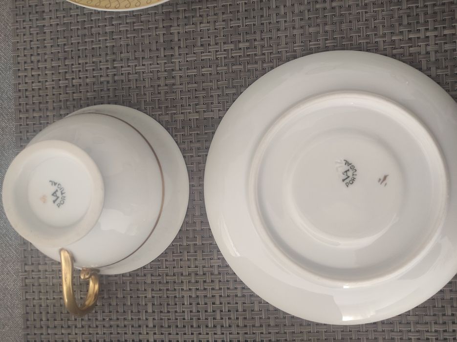 Serviço de chá de 6 peças Vista Alegre branco e dourado antiguidade