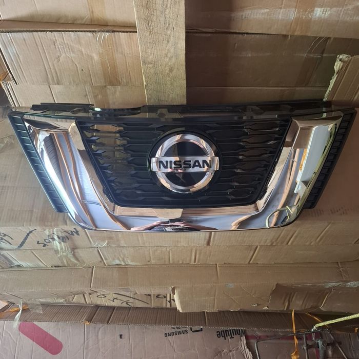 Решетка радиатора под круглый значок дистроник Nissan Rogue X-trail