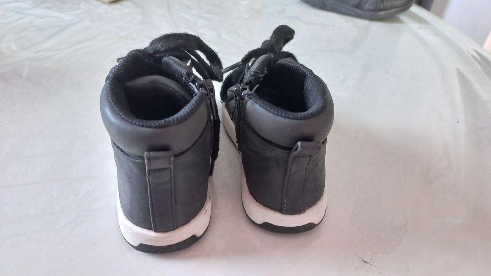 Buty trzewiki czarne sznurówki zamek Very uk 8 Eu 26