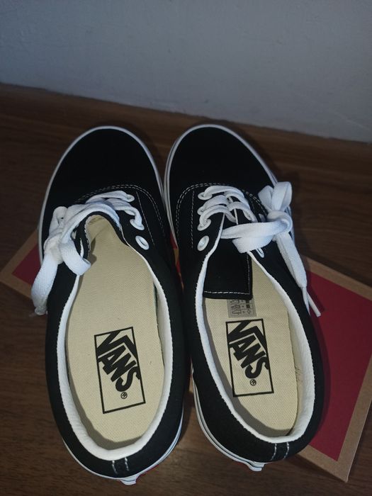 Vans authentic era