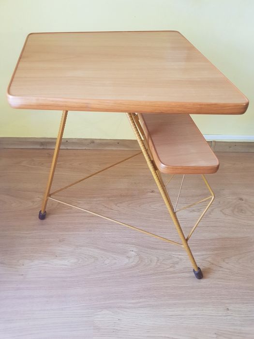 Stolik stoliczek gazetnik
