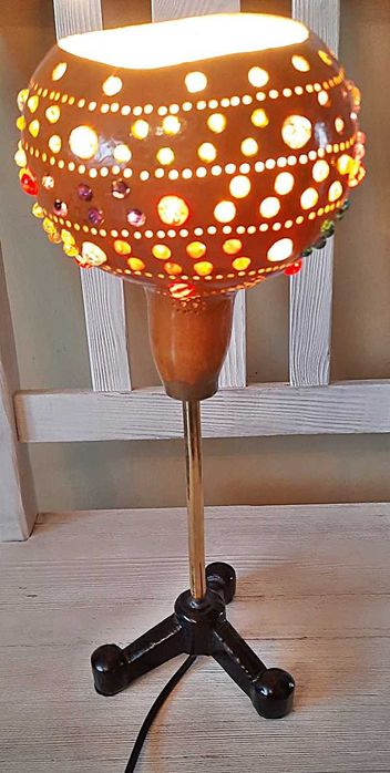 Lampa na stolik z kloszem z tykwy