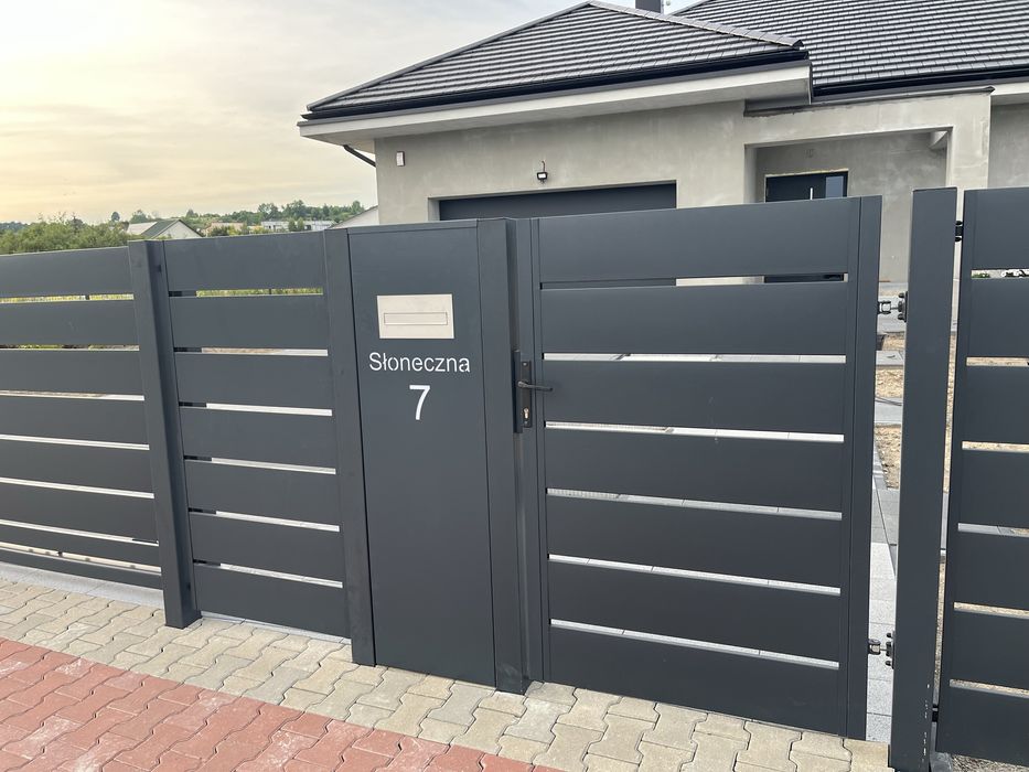 Słupek Multimedialny Ogrodzeniowy brama dwuskrzydlowa PRODUCENT