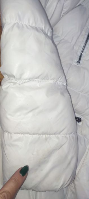 Biała jesienno- zimowa kurtka rozm L wymiary na fotkach