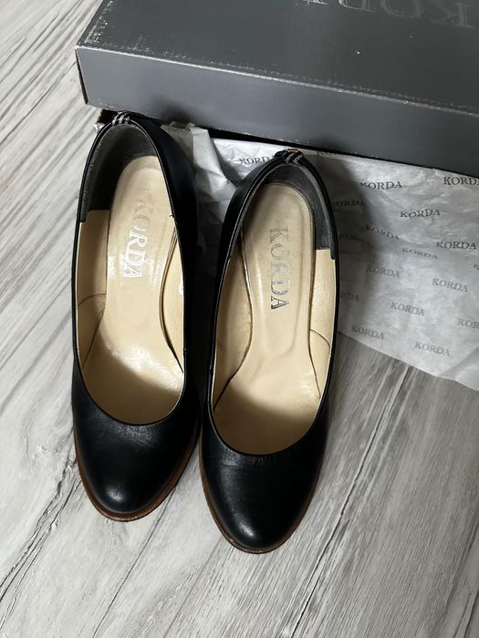 Buty Korda czółenka obcas koturna skórzane skóra naturalne półbuty