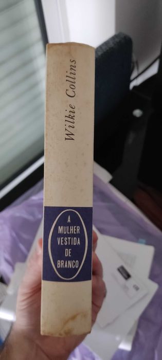 Livro A Mulher Vestida de Branco (Wilkie Collins)