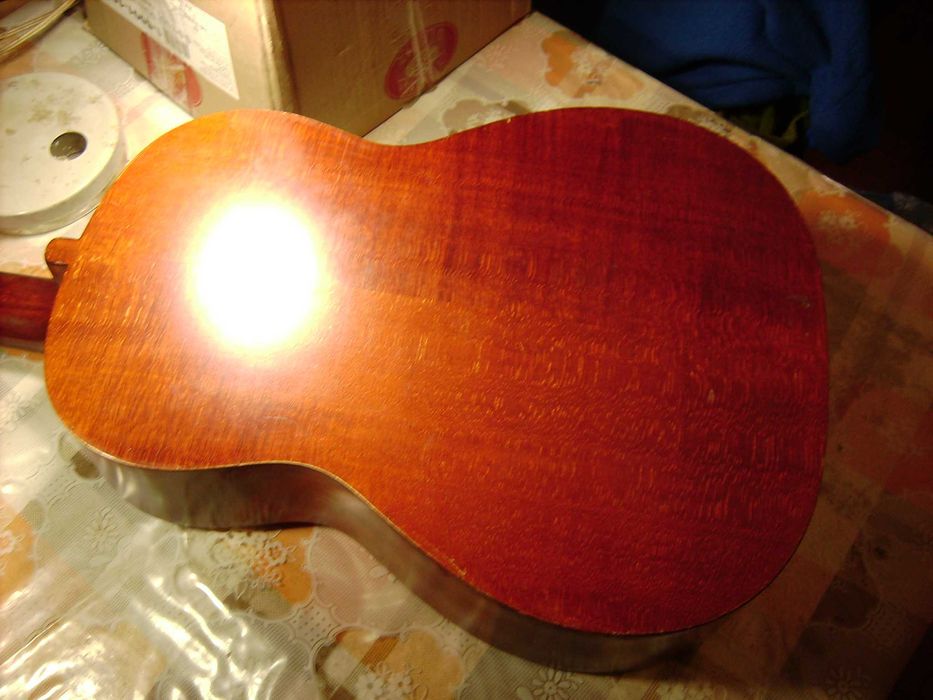 продам акустическую гитару