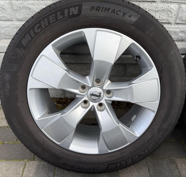 Oryginał felgi Volvo R-design 5x108 7,5J ET50 XC40 XC60 235/55R18 lato