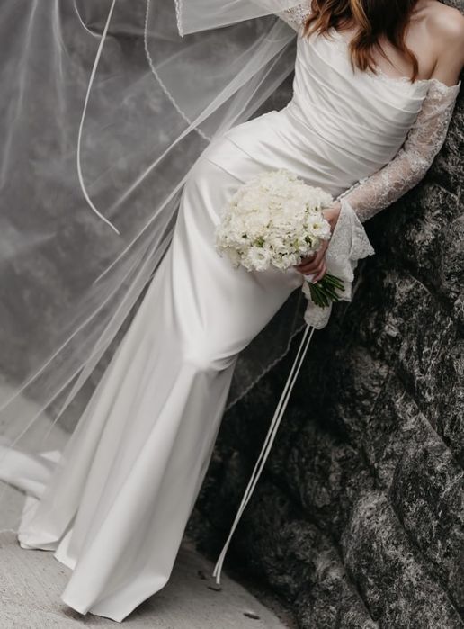 Весільна сукня.
