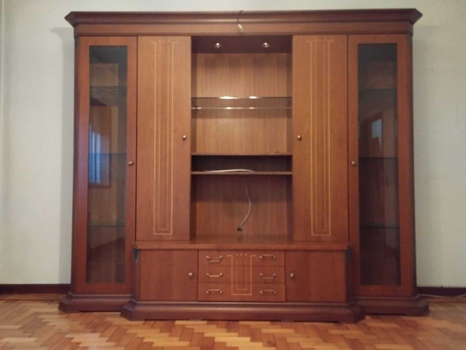 Elegante Móvel de Sala de Estar em Madeira - Perfeito para a sua Sala