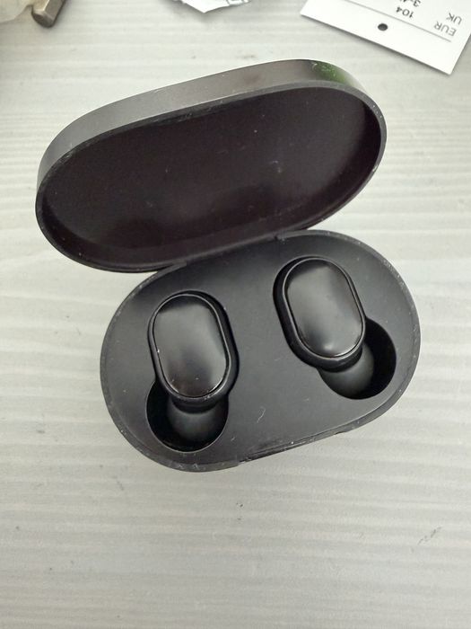 słuchawki Xiaomi Mi True Wireless Earbuds Basic 2 w czarnym kolorze