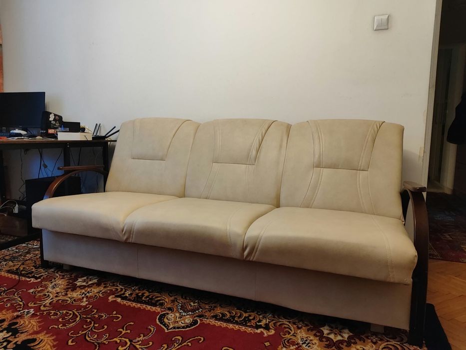Staromodna  sofa