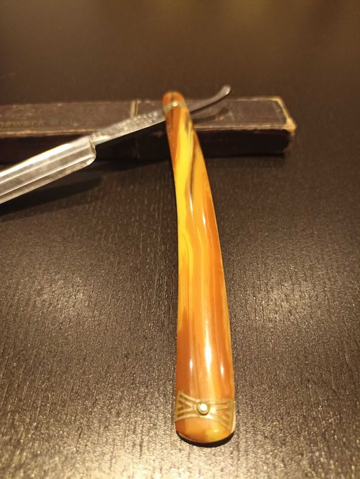 Sprzedam starą brzytwę CHRISTIANS SOLINGEN. Cena 40 zł.