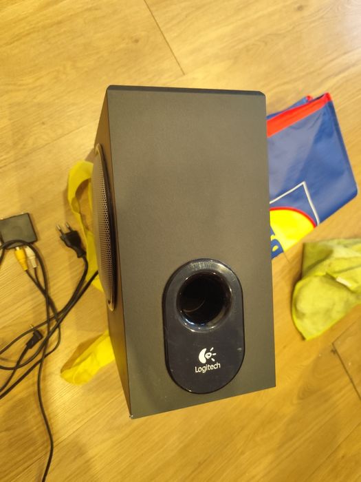 Conjunto colunas com buffer Logitech x- 530