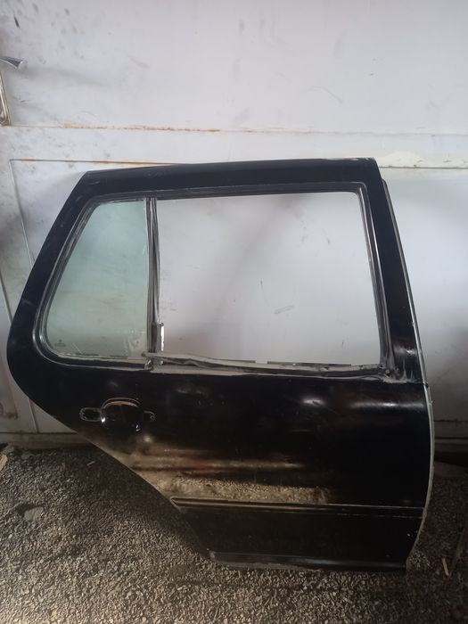 Дверка задня права VW Golf 4 хетчбек