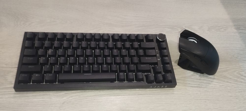 Продам клавіатуру ajazz ak 820 і  мишку attack shark x 11