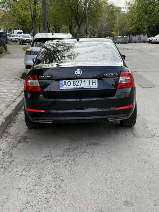 Шкода  октавія A7 2013року,1.6дизель,обслужена,2 ключа,2 комплекти дисків та гуми