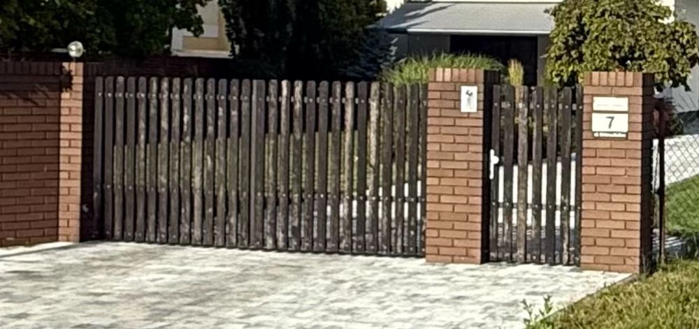 Brama profil i furtka sztachety dębowe