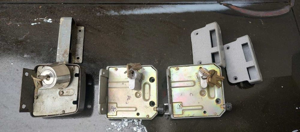 Замок гаражний, дверей накладний,