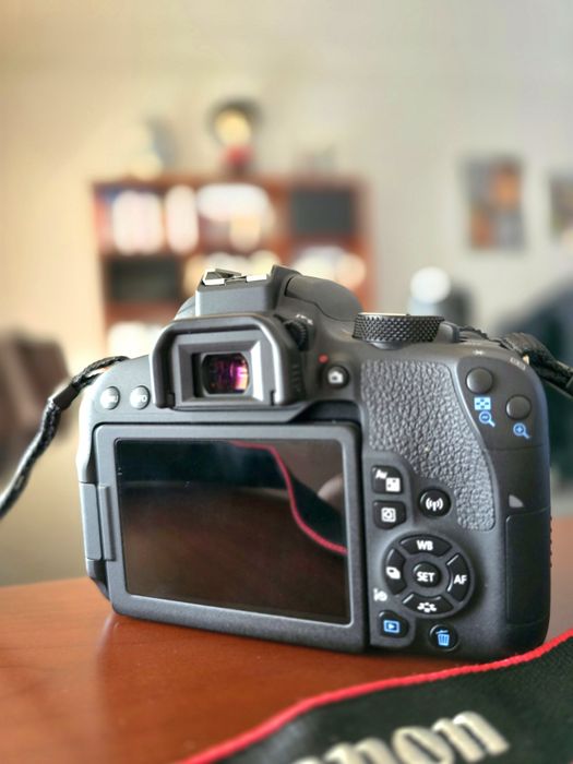 Câmara fotográfica Canon 800 D