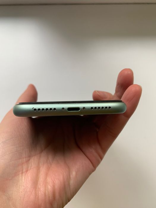 Телефон iPhone 11
