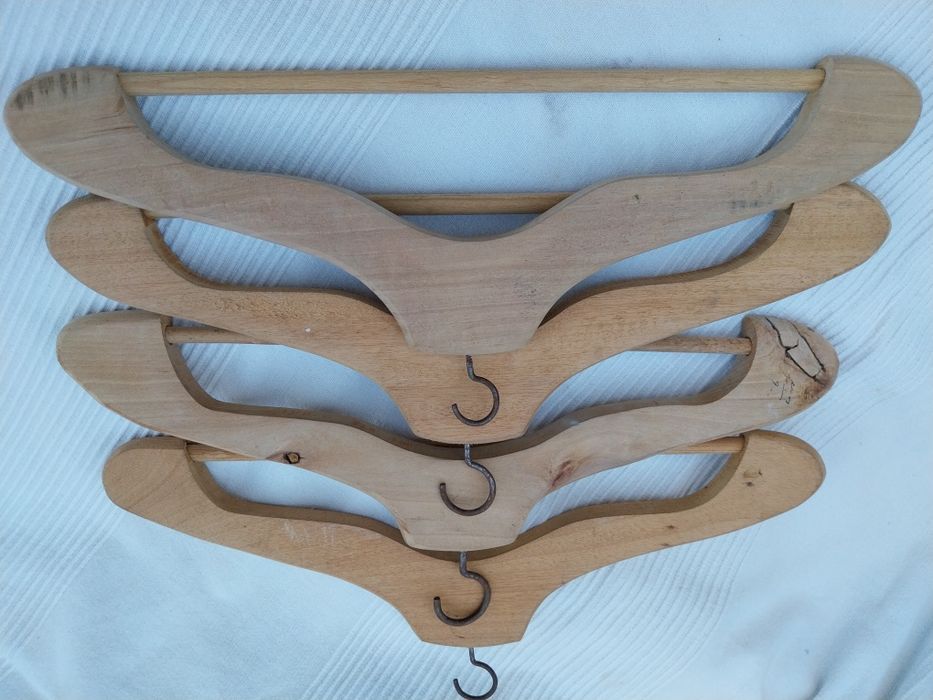 Cabides em.madeira antigos